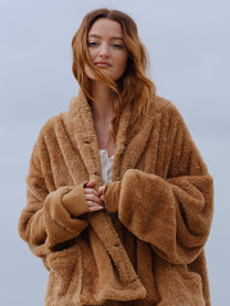 Model wearing the Camel Brown Crop Papàsweater on the beach