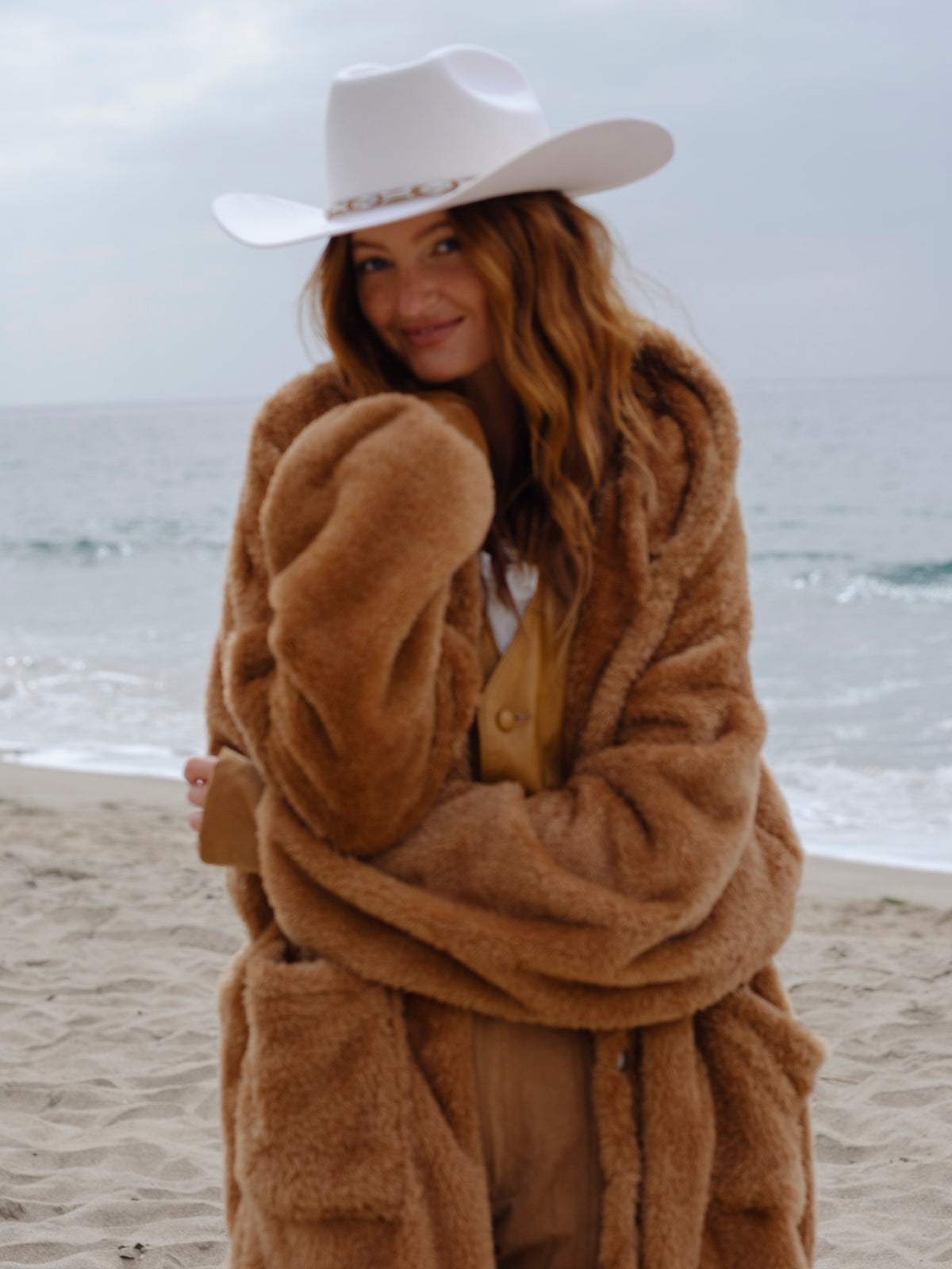 Camel Brown Long Papàsweater modeled on the beach